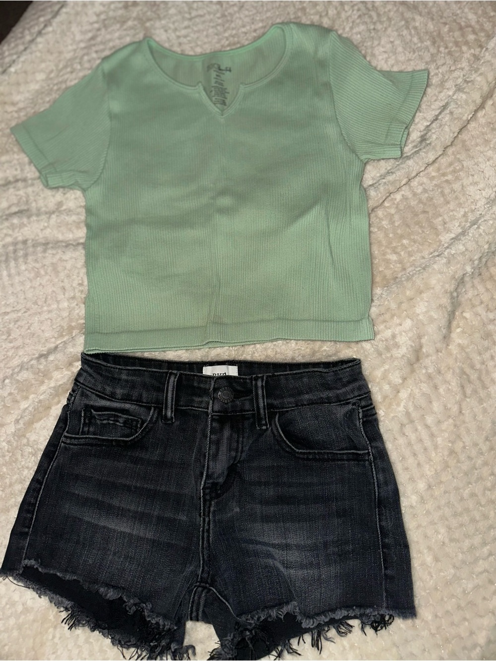 BKE Ribbed Crop Tee Size M/L & Black Distressed Denim Shorts Size 12